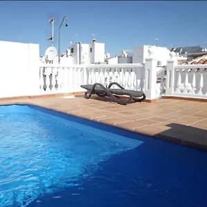 https://las-flores-apartments.hotelsinnerja.org